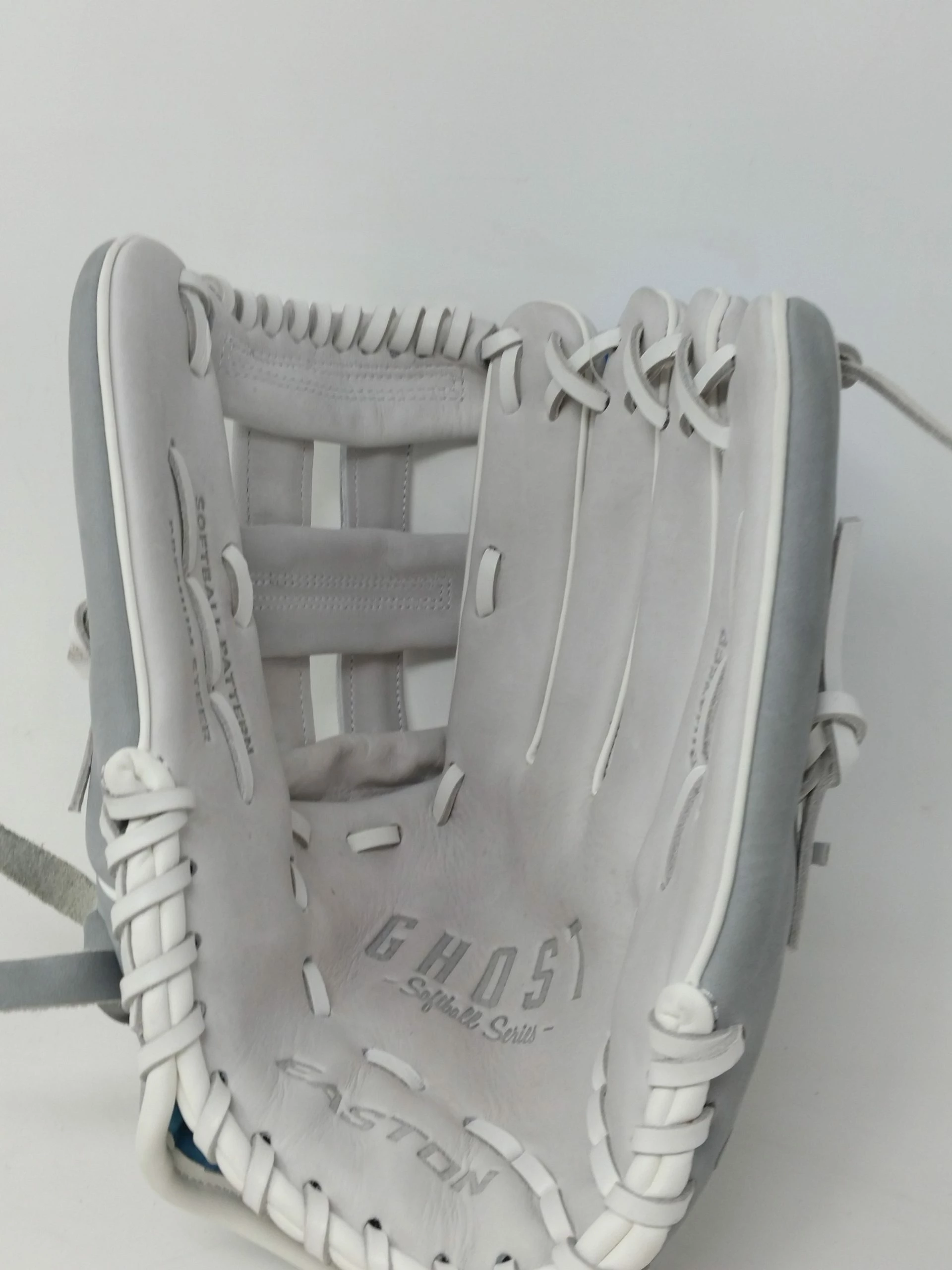 New Easton Ghost Fastpitch Series 12.75" RHT Softball Glove Off-White 3 New Easton Ghost Fastpitch Series 12.75" RHT Softball Glove Off-White