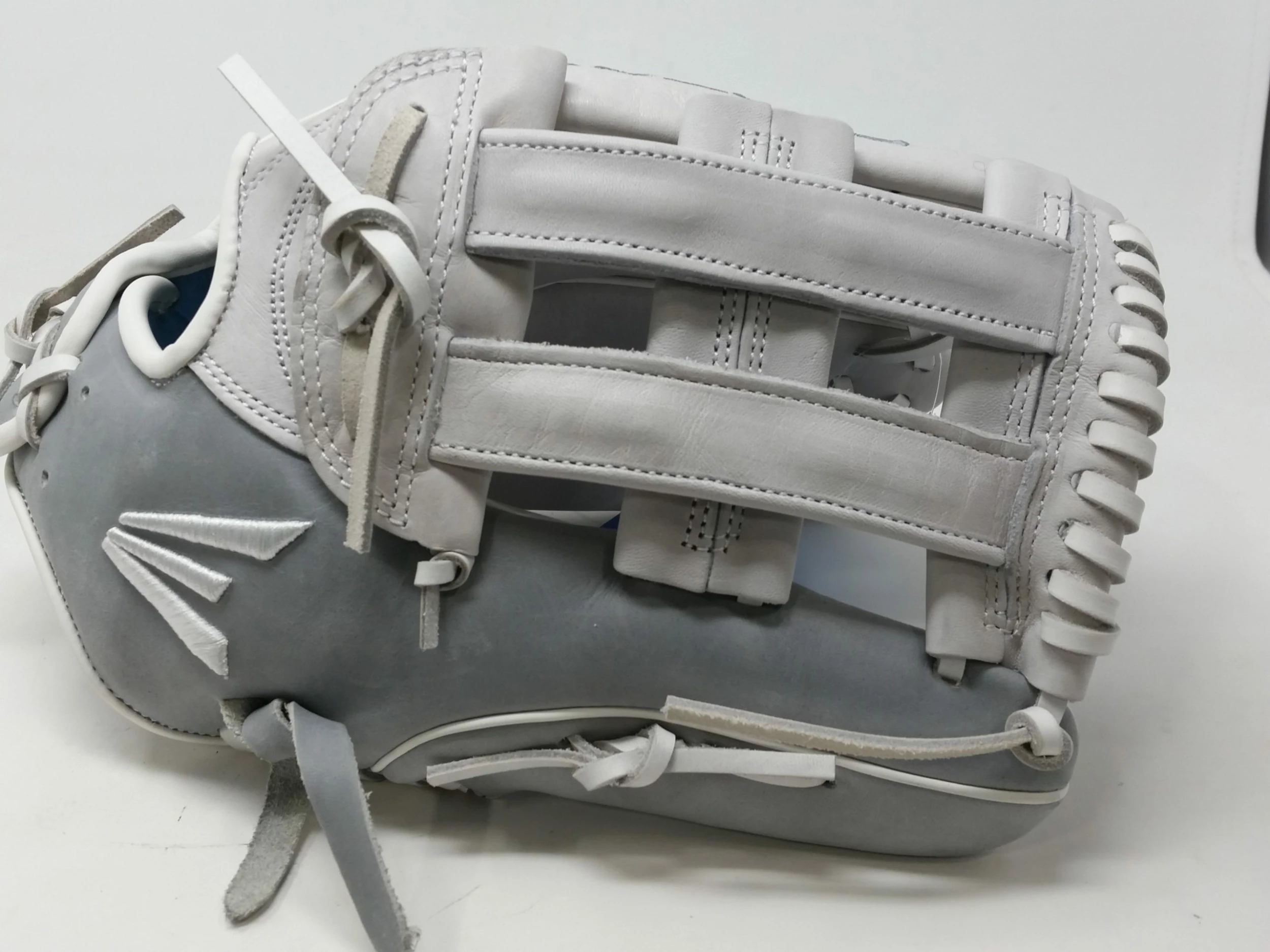 New Easton Ghost Fastpitch Series 12.75" RHT Softball Glove Off-White 4 New Easton Ghost Fastpitch Series 12.75" RHT Softball Glove Off-White - Image 2