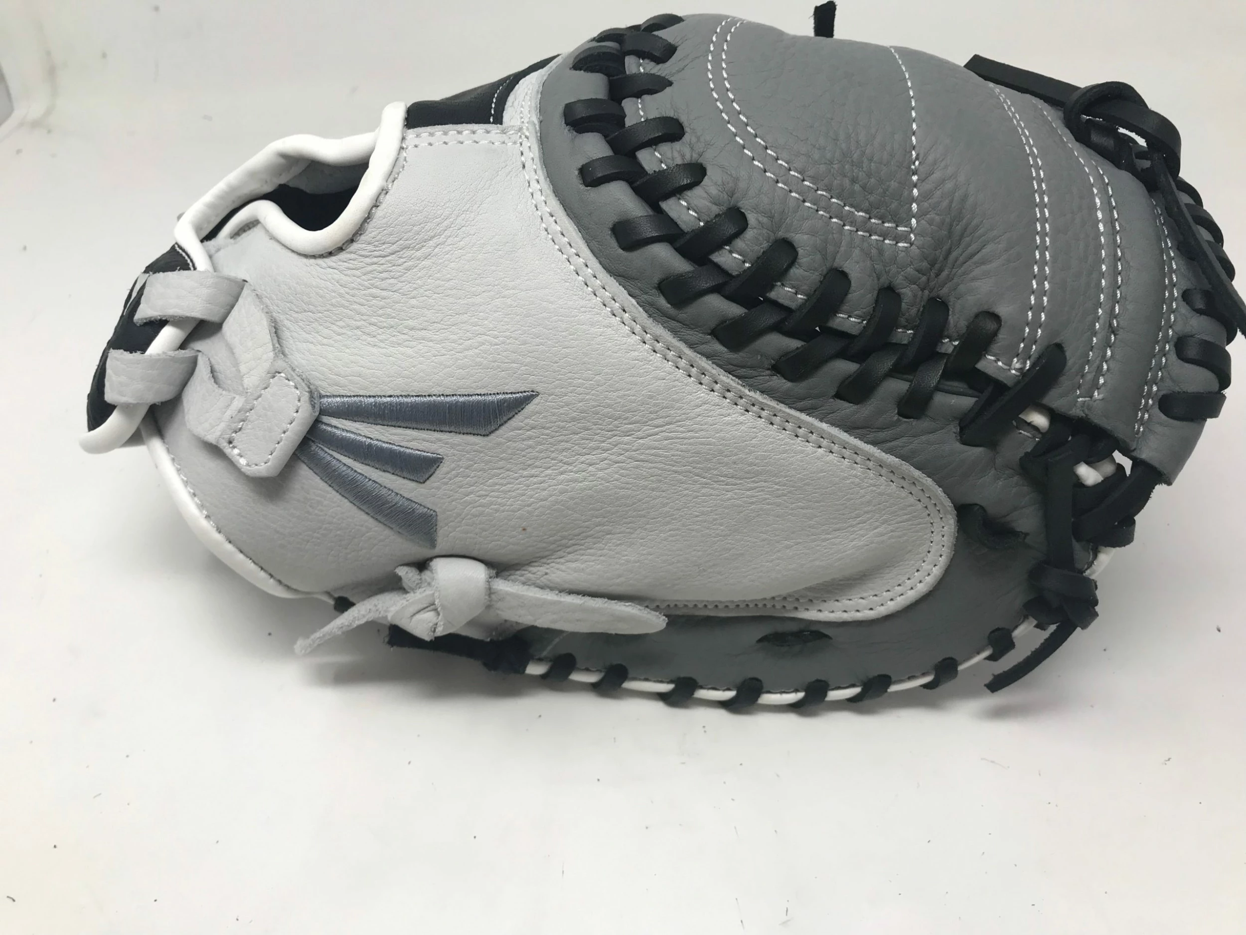 New Other Easton Slate Softball Series RHT 33 Fastpitch Catcher's Mitt Slt/Blk 3 New Other Easton Slate Softball Series RHT 33 Fastpitch Catcher's Mitt Slt/Blk