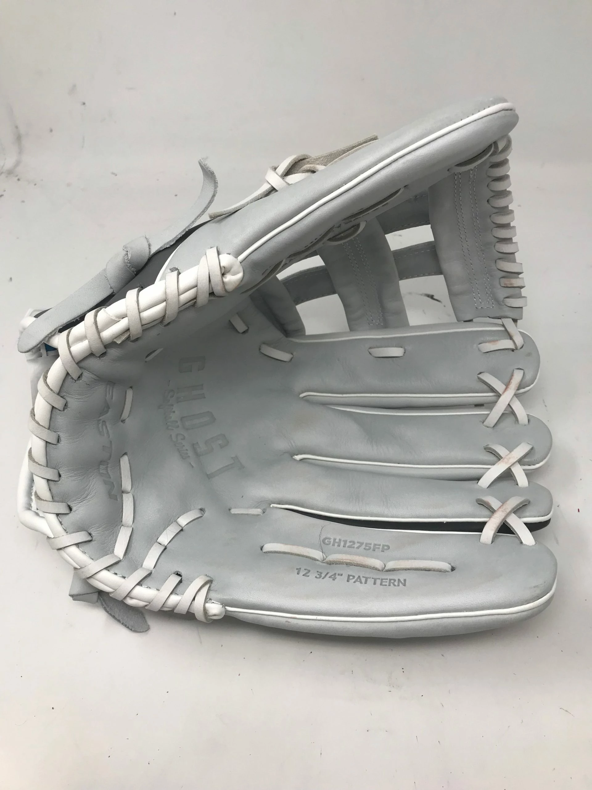 Used Easton Ghost Fastpitch Series 12.75" RHT Softball Glove Off-White 4 Used Easton Ghost Fastpitch Series 12.75" RHT Softball Glove Off-White - Image 2