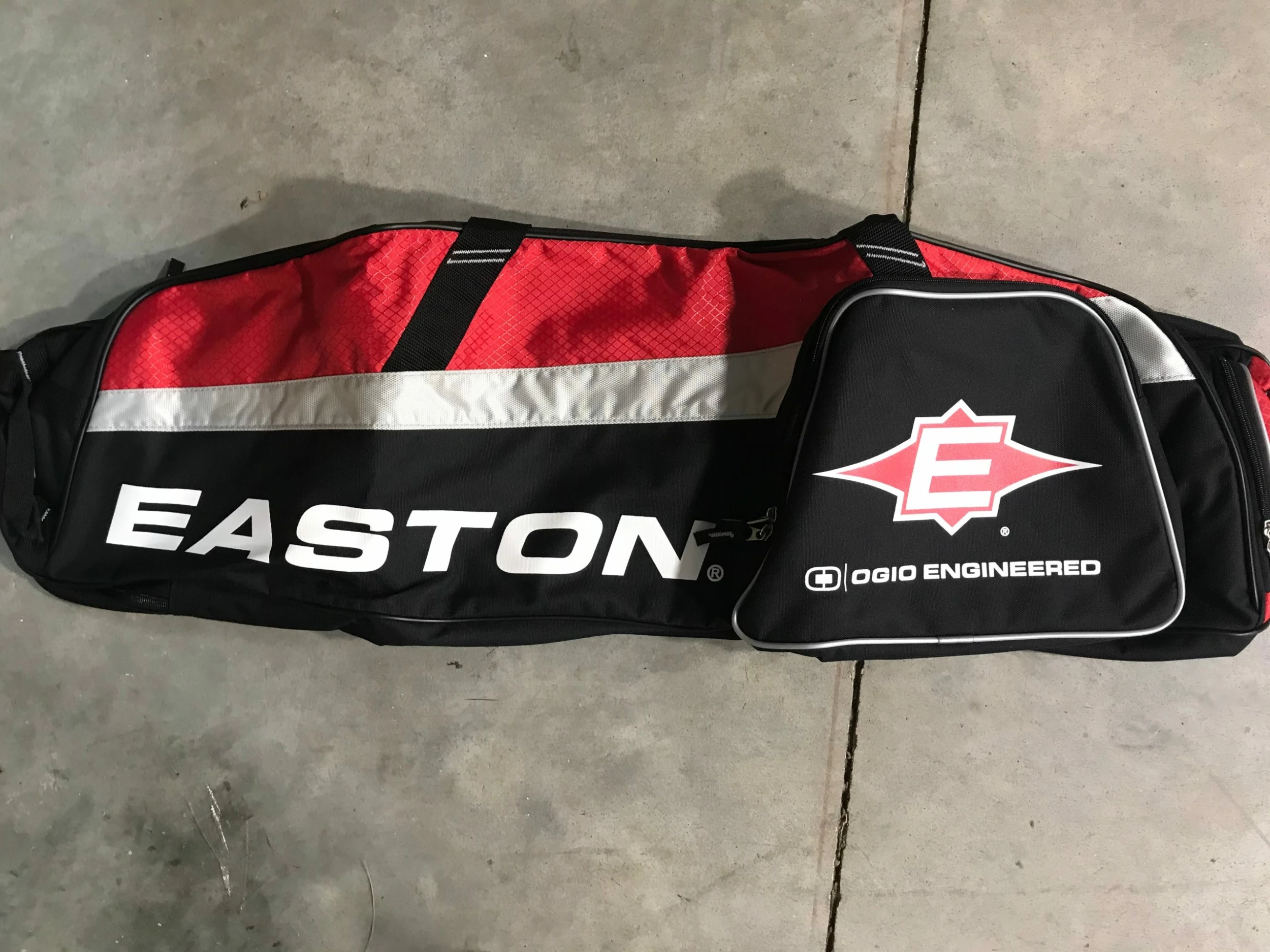 New Easton Mojo Game Bag Softball/Baseball Red/Black/Silver 3 New Easton Mojo Game Bag Softball/Baseball Red/Black/Silver