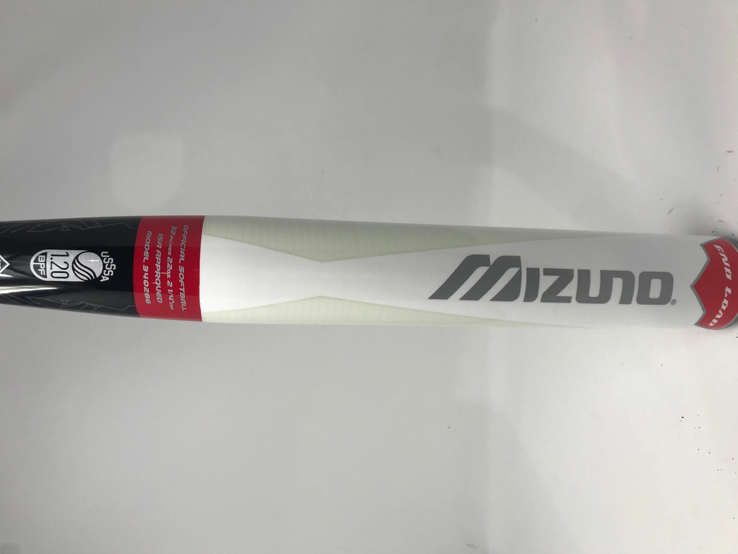 Used Mizuno 340286 32/22 Whiteout White/Black Fastpitch Softball Bat 4 Used Mizuno 340286 32/22 Whiteout White/Black Fastpitch Softball Bat - Image 2