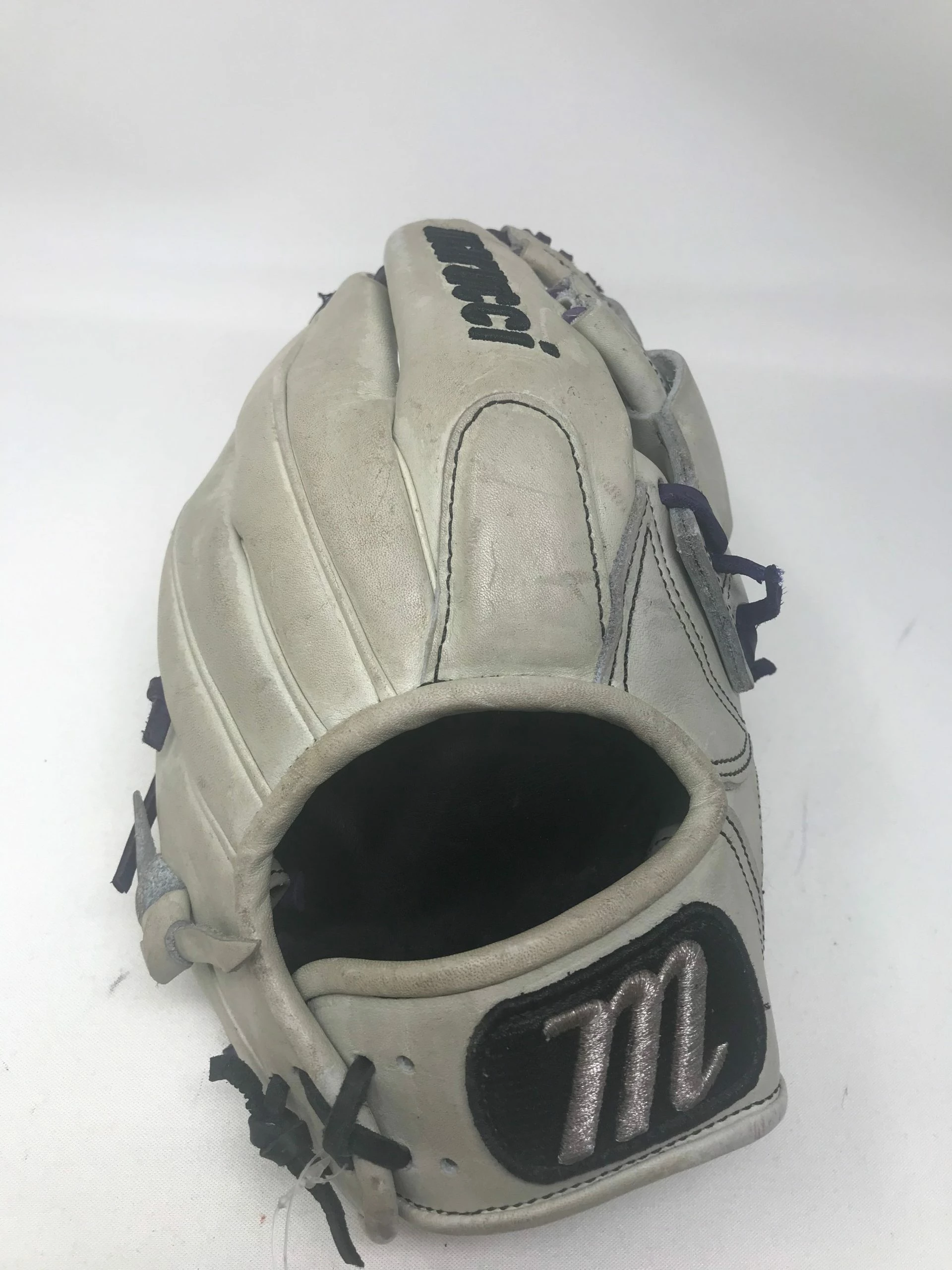New Other Marucci MFGSB1175C 11.75" RHT Cross Web Fastpitch Softball Glove Gry Infield 3 New Other Marucci MFGSB1175C 11.75" RHT Cross Web Fastpitch Softball Glove Gry Infield