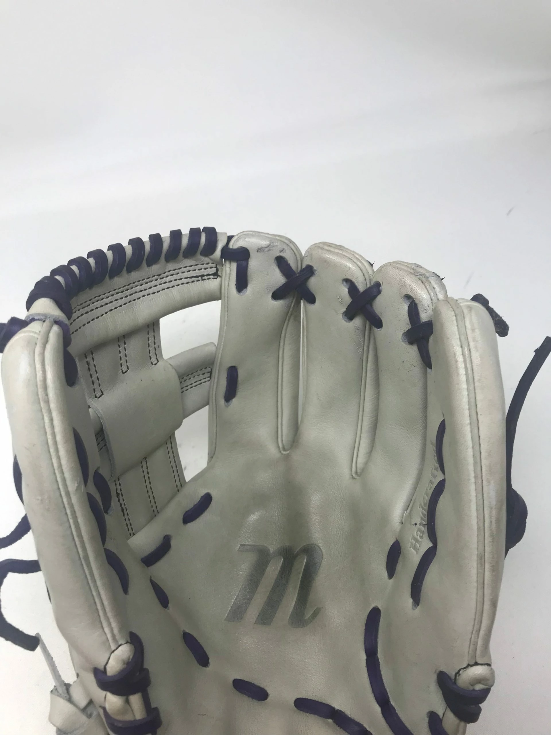 New Other Marucci MFGSB1175C 11.75" RHT Cross Web Fastpitch Softball Glove Gry Infield 5 New Other Marucci MFGSB1175C 11.75" RHT Cross Web Fastpitch Softball Glove Gry Infield - Image 3