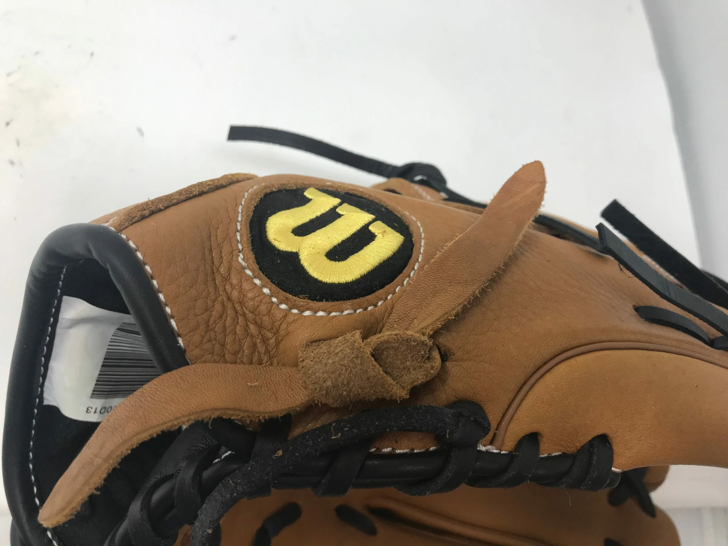Used Wilson 13'' A950 Series Slow Pitch Softball Glove 2020 RHT Brown/Black 6 Used Wilson 13'' A950 Series Slow Pitch Softball Glove 2020 RHT Brown/Black - Image 4