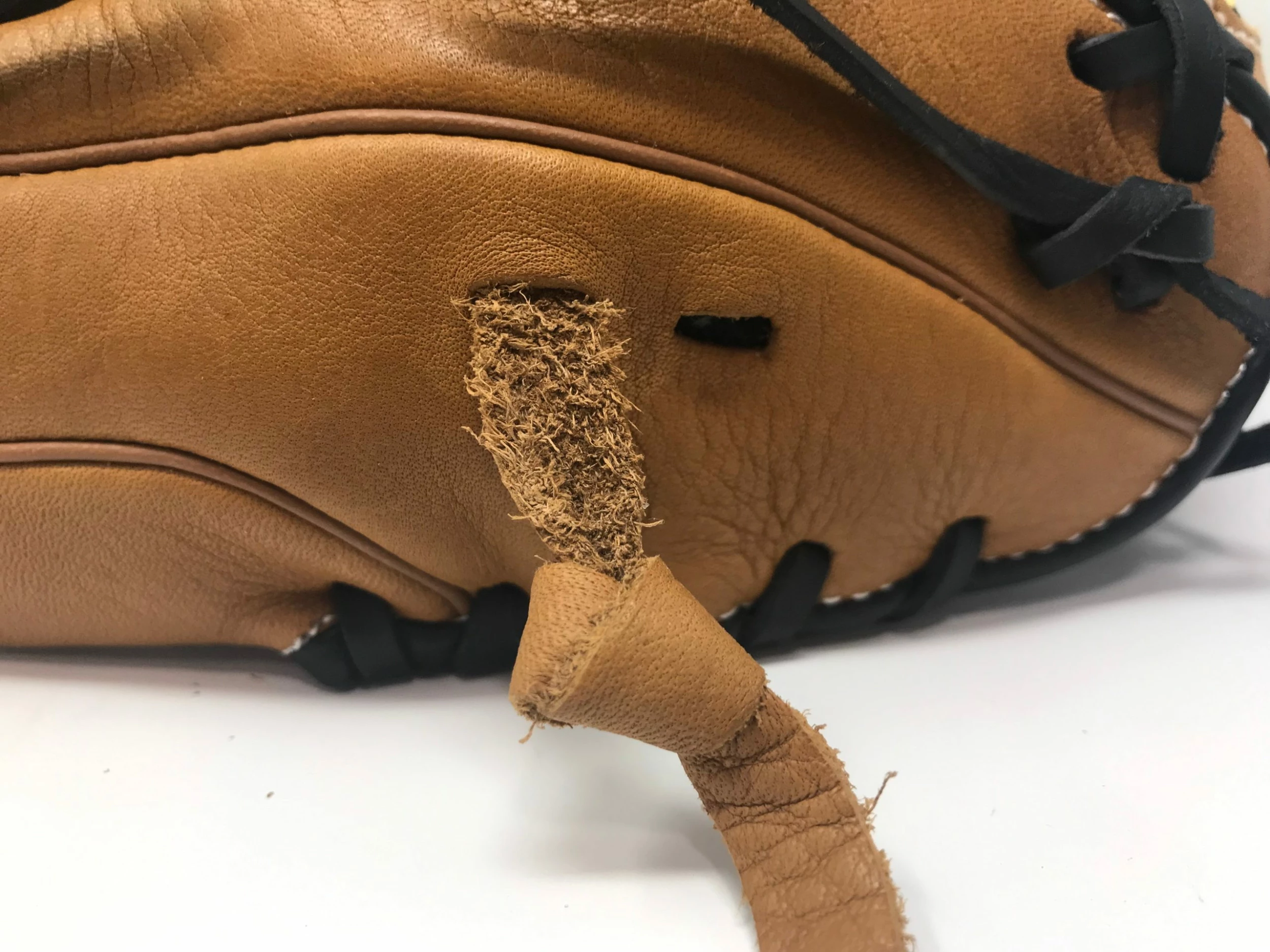 Used Wilson 13'' A950 Series Slow Pitch Softball Glove 2020 RHT Brown/Black 7 Used Wilson 13'' A950 Series Slow Pitch Softball Glove 2020 RHT Brown/Black - Image 5