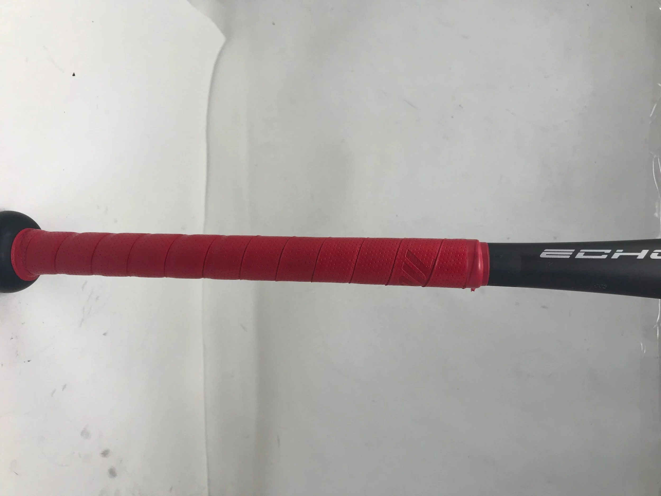 Used Demo Marucci ECHO Composite Fastpitch Bat, 2 1/4" Barrel 33/22 Black/Red 6 Used Demo Marucci ECHO Composite Fastpitch Bat, 2 1/4" Barrel 33/22 Black/Red - Image 4